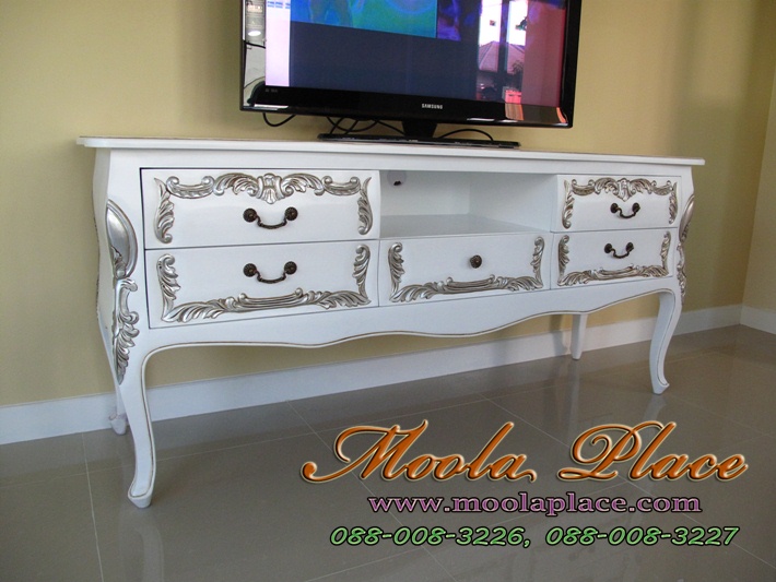 ชั้นวางทีวีแกะลายสไตล์วินเทจหลุยส์ สีขาวตัดเงิน ขนาด 180x50x80 ซม. สามารถเลือกทำสีอื่นๆ ตามลูกค้าต้องการได้