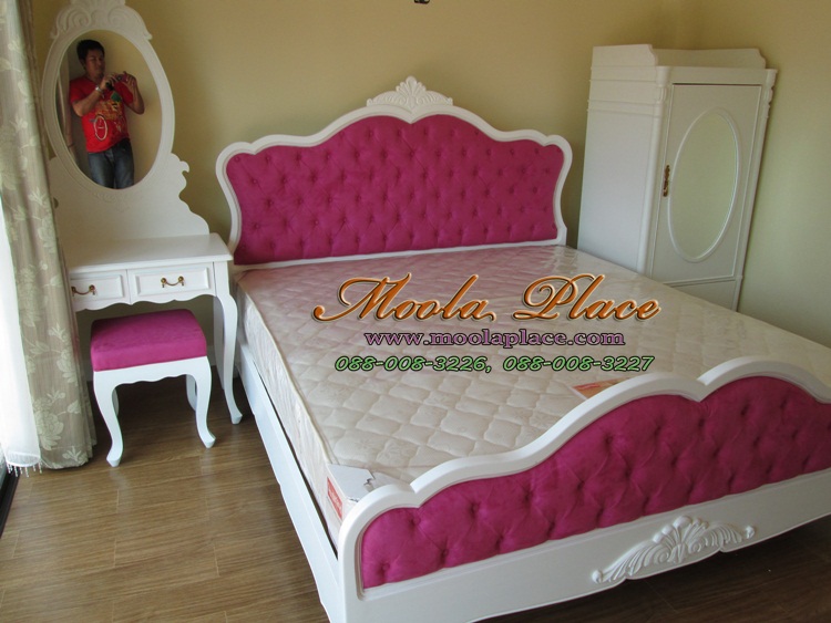 เตียงนอนสไตล์วินเทจ แกะสลักลายพร้อมบุกำมะหยี่หัวเตียงหัวและท้ายเตียง ขนาด 6 ฟุต