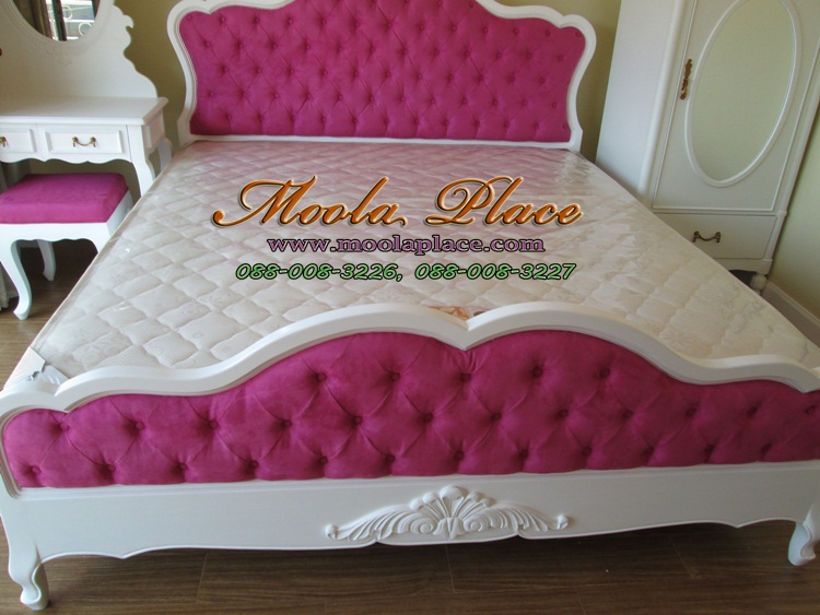 เตียงนอนสไตล์วินเทจ แกะสลักลายพร้อมบุกำมะหยี่หัวเตียงหัวและท้ายเตียง ขนาด 6 ฟุต เตียงนอนเจ้าหญิง เตียงนอน มีเสาพร้อมคานไว้ใส่ม่าน พร้อมบุกำมะหยี่หัวเตียง ขนาด 6 ฟุตเตียงนอนสไตล์วินเทจ แกะสลักลายหัวและท้ายเตียง พร้อมบุกำมะหยี่หัวเตียง ขนาด 6 ฟุต
