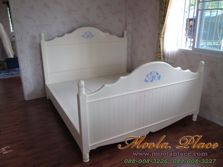 เตียงนอนสไตล์วินเทจ เพ้นท์ลายกุหลาย ขนาด 6 ฟุต (สามารถปรับเปลี่ยนสีรูปแบบการเพ้นท์ได้)