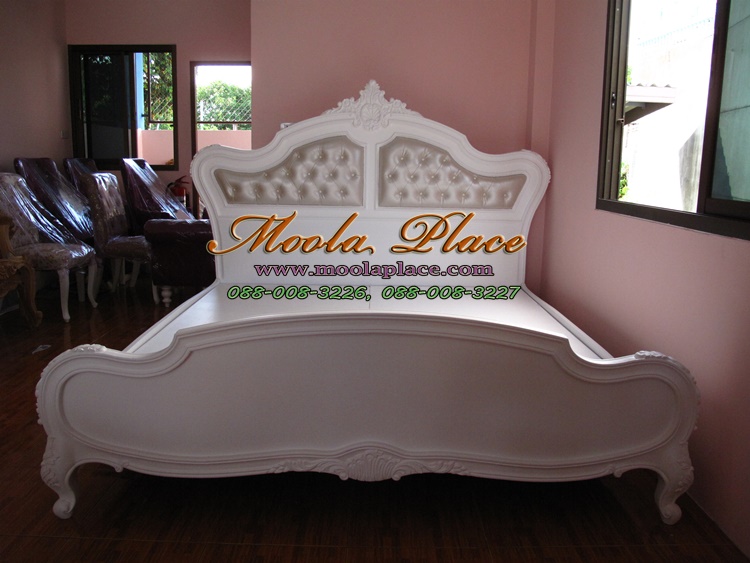 เตียงนอนสไตล์วินเทจ เตียงนอนหลุยส์ทงใหญ๋ ไม้สักแกะสลัก ขนาด 6 ฟุต (ลูกค้าสามารถเลือกได้ว่าบุหรือไม่บุ และสามารถเปลี่ยนตัวผ้าหรือหนังได้) 