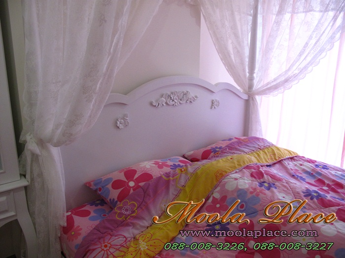 เฟอร์นิเจอร์วินเทจ เตียงนอนมีเสาพร้อมคานใส่ม่านขนาด 6 ฟุต  vintage beds