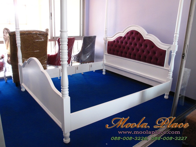เตียงนอน มีเสาพร้อมคานไว้ใส่ม่าน พร้อมบุกำมะหยี่ ขนาด 6 ฟุต